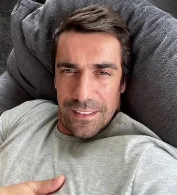 Ibrahim Çelikkol'ın Yeni Dizisi Bir Aşk Hikayesi Ekranlara Geldi mi? Romantik Komedi Sevenler İçin Bir Şölen!